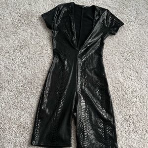 Snake black short sleeve romper